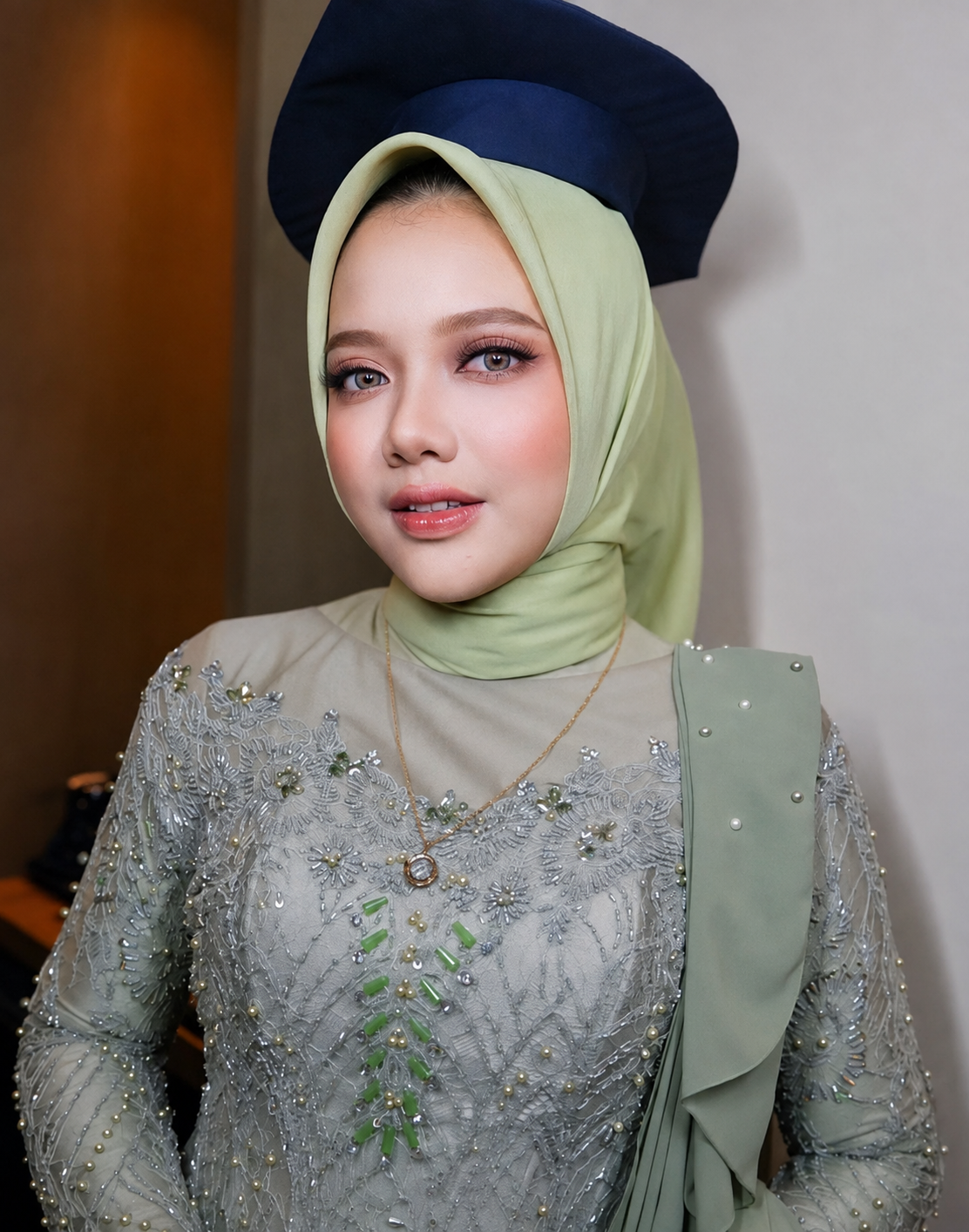 Makeup wisuda hijab natural glam dengan kebaya hijau sage oleh Makeup by Adalia